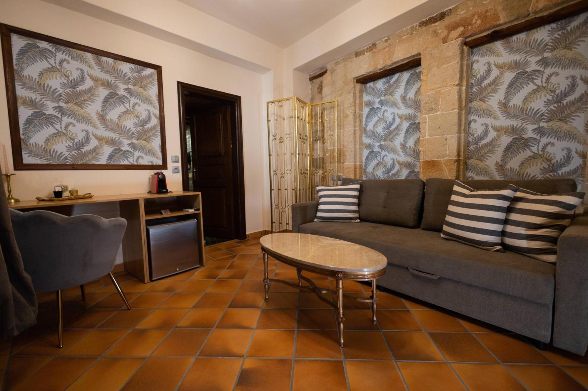 April Luxury Suites (Adults Only) Rhodes City Room photo