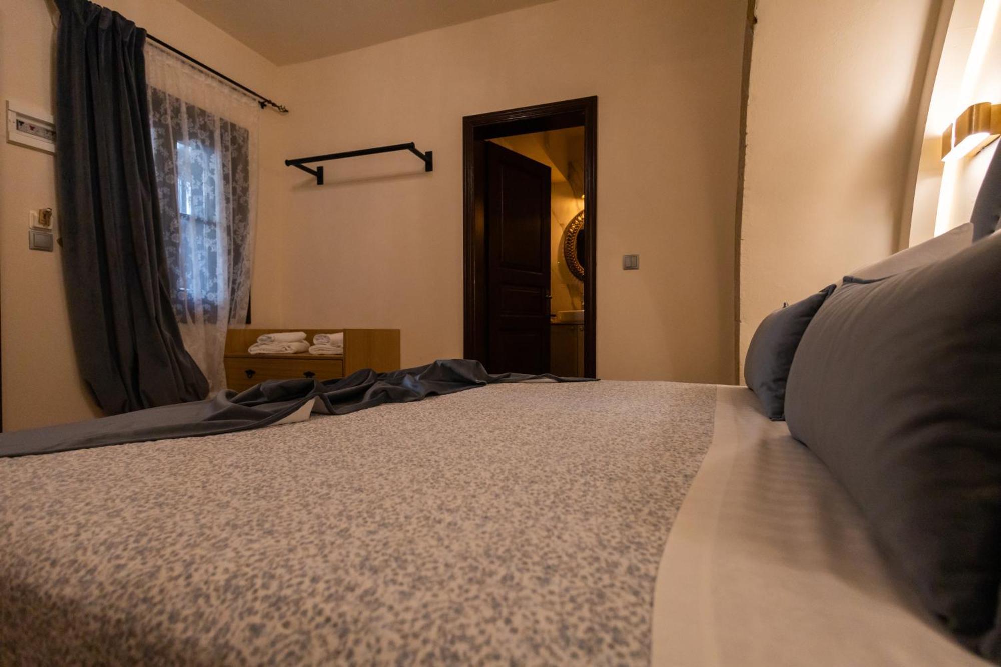 April Luxury Suites (Adults Only) Rhodes City Room photo