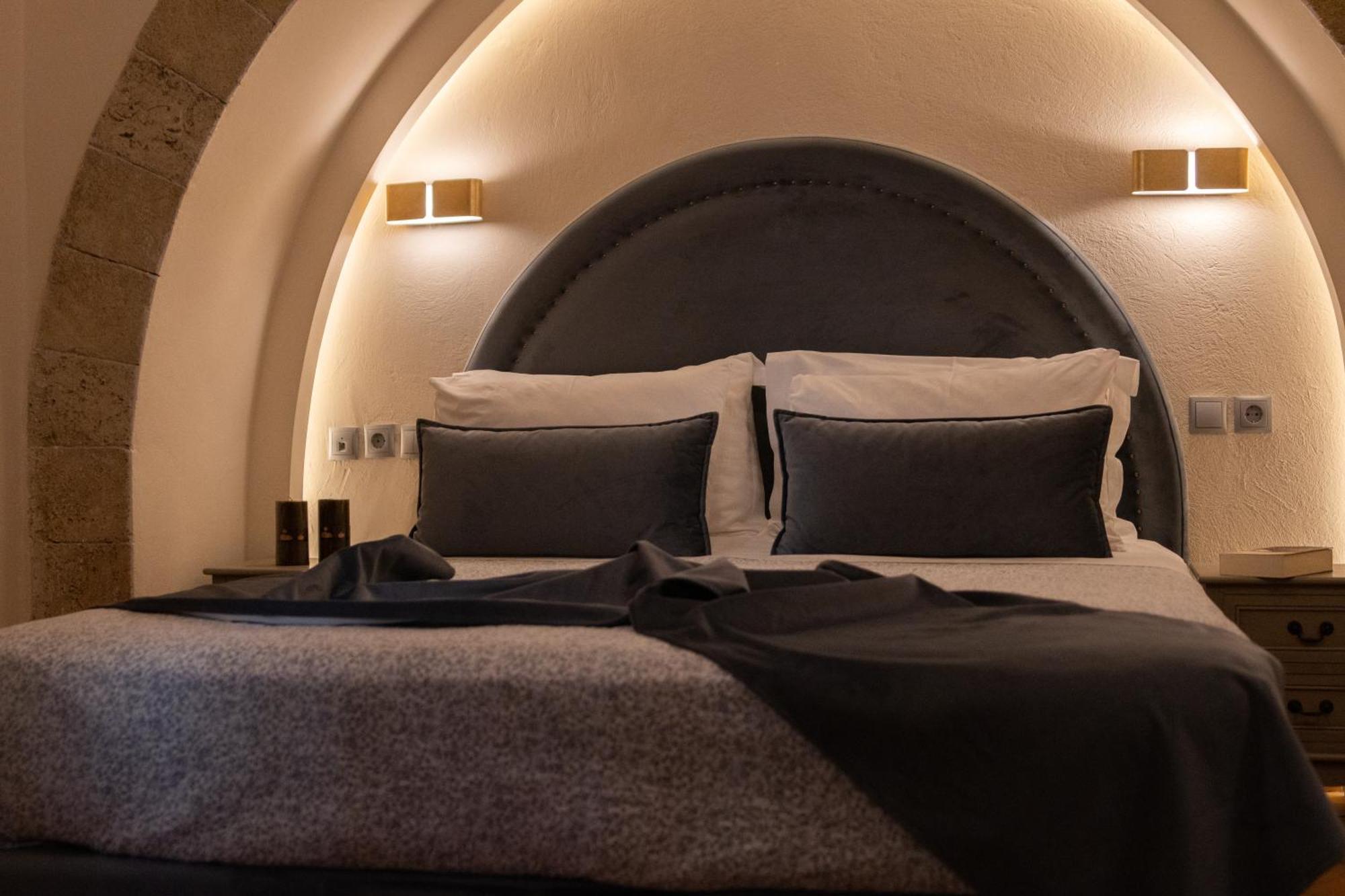 April Luxury Suites (Adults Only) Rhodes City Room photo